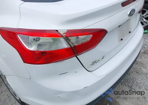 2012 Ford Focus S z USA, uszkodzony, nr VIN 1FAHP3E21CL287433